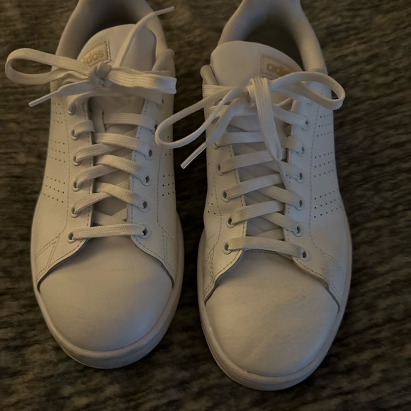 Adidas white sneakers women’s size 9.5 - Picture 1 of 6